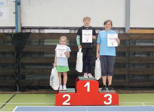 Dvojhra dievčat – konečné poradie zľava: 2. Janoková, 1. Tomko Kralová, 3. Oravkinová